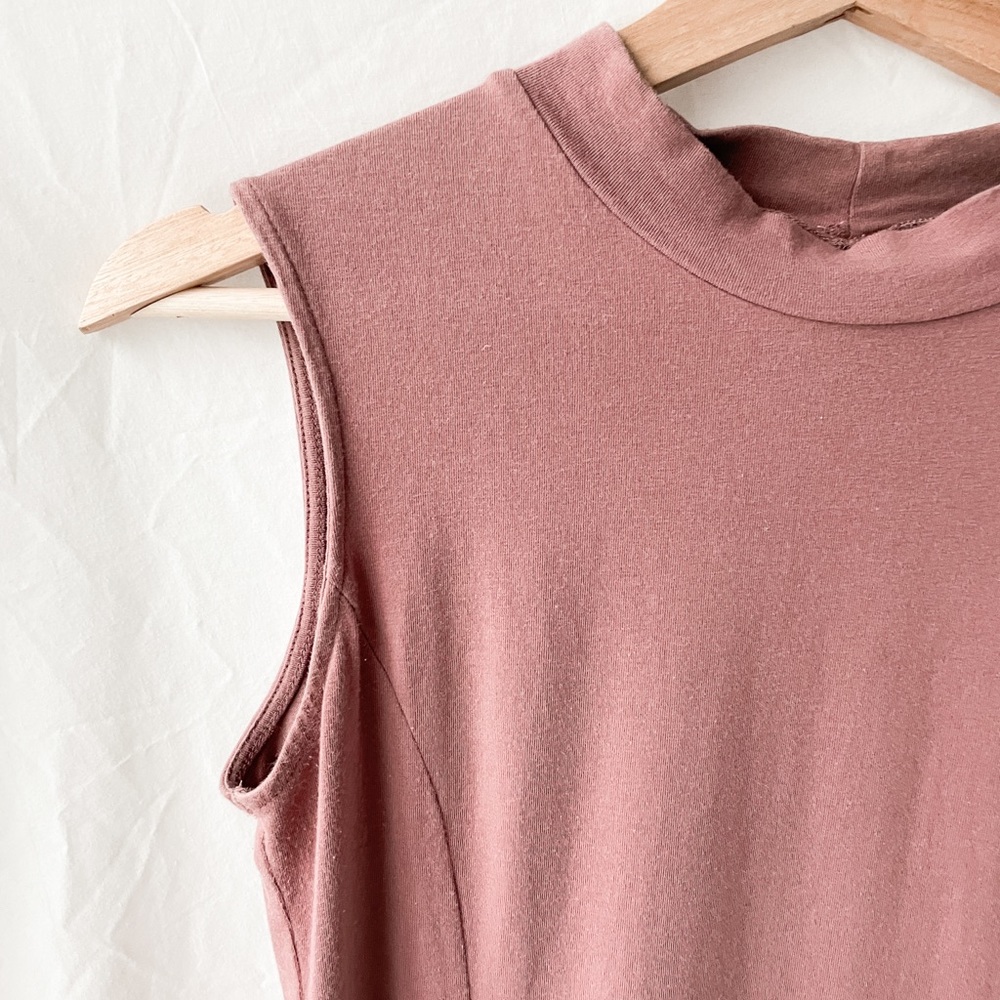 Sleeveless pink dress